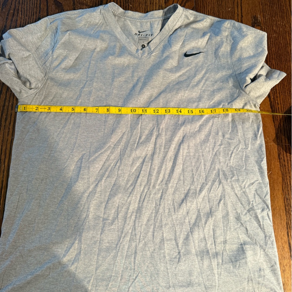 Nike DriFit Vneck - Picture 3 of 4